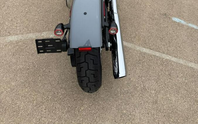 2026 Harley-Davidson® Street Bob® Dark Billiard Gray Chrome Cast Wheels