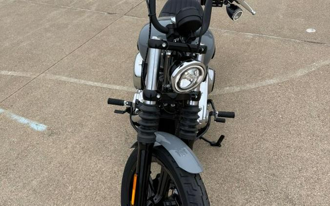 2026 Harley-Davidson® Street Bob® Dark Billiard Gray Chrome Cast Wheels