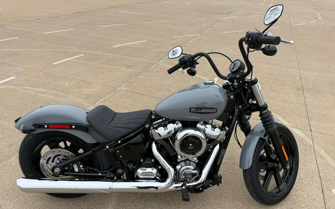 2026 Harley-Davidson® Street Bob® Dark Billiard Gray Chrome Cast Wheels