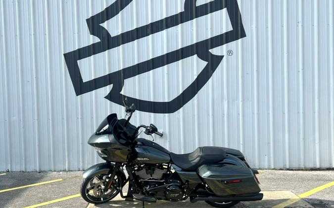 2025 Harley-Davidson® Road Glide® Iron Horse Metallic - Black Finish