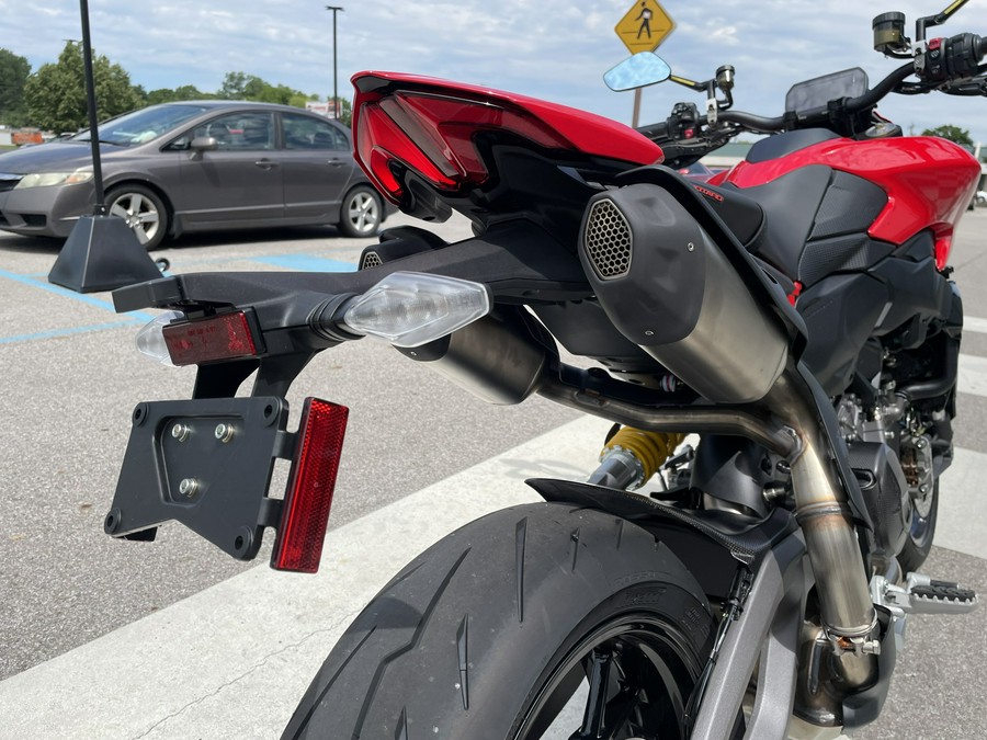 2026 Ducati Hypermotard V2 - DEMO -