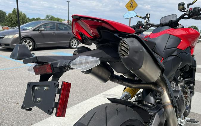 2026 Ducati Hypermotard V2 - DEMO -