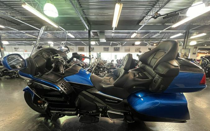 2017 HONDA GOLDWING GL1800 BLUE / BLACK