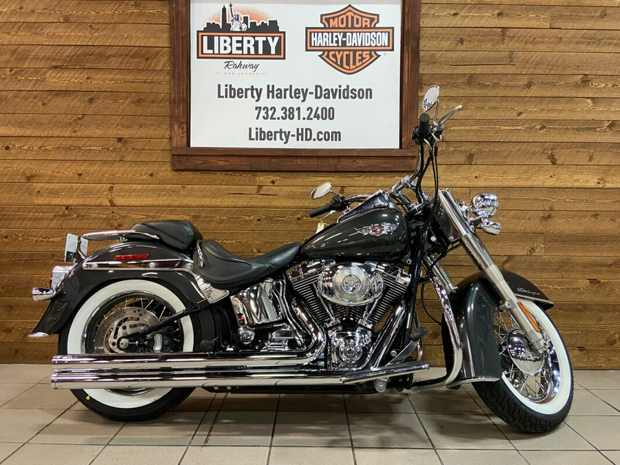 2005 Harley-Davidson® Softail® Deluxe Black Pearl FLSTN