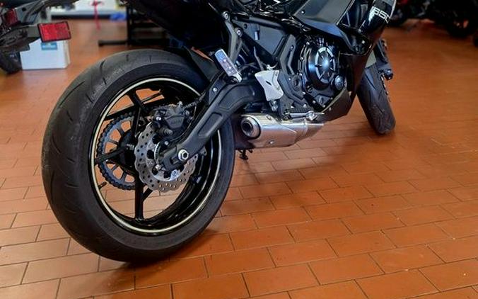 2024 Kawasaki Ninja® 650 ABS Metallic Covert Green/Metallic Spark Black