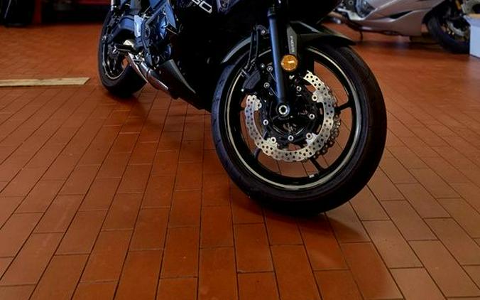 2024 Kawasaki Ninja® 650 ABS Metallic Covert Green/Metallic Spark Black