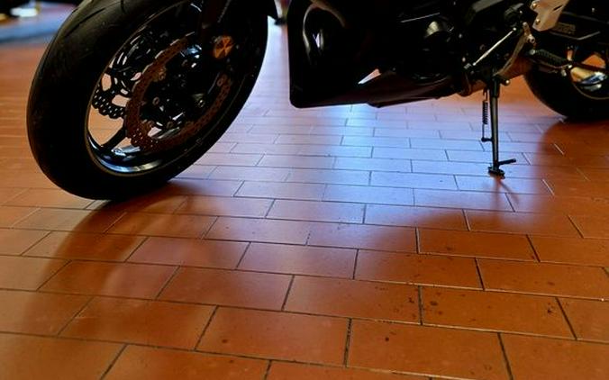 2024 Kawasaki Ninja® 650 ABS Metallic Covert Green/Metallic Spark Black