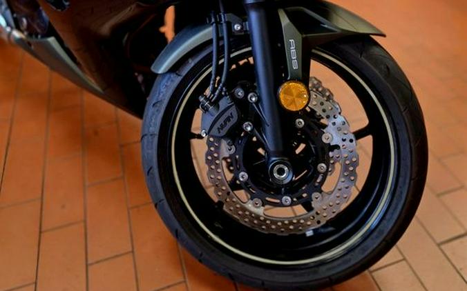 2024 Kawasaki Ninja® 650 ABS Metallic Covert Green/Metallic Spark Black