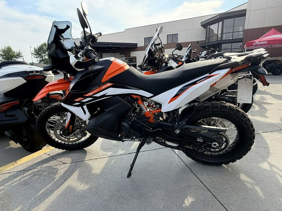 2022 KTM Adventure 890