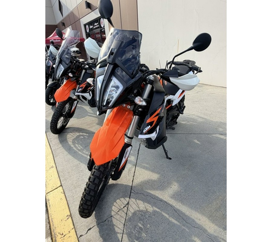 2022 KTM Adventure 890