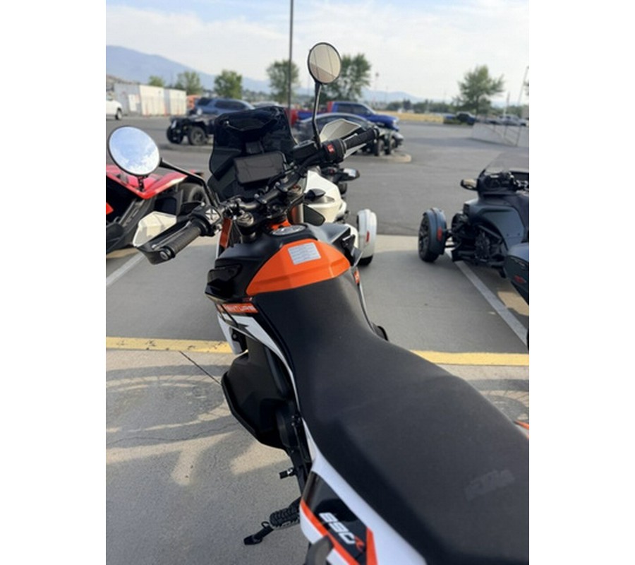 2022 KTM Adventure 890