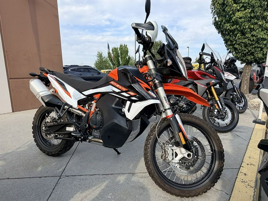 2022 KTM Adventure 890