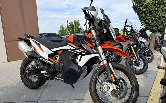 2022 KTM Adventure 890