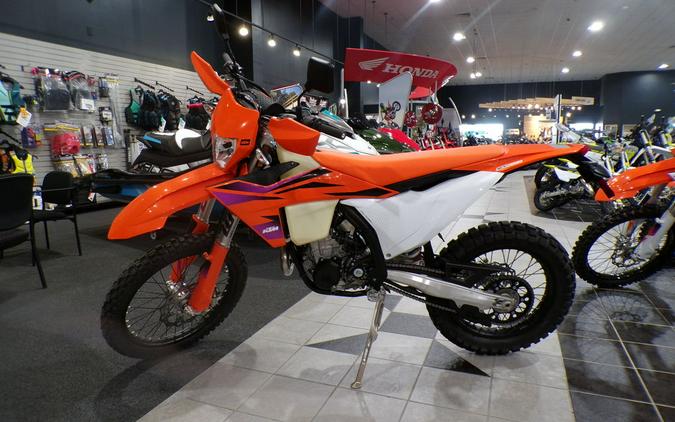 2024 KTM 500 EXC-F Six Days First Look [Fast Facts]