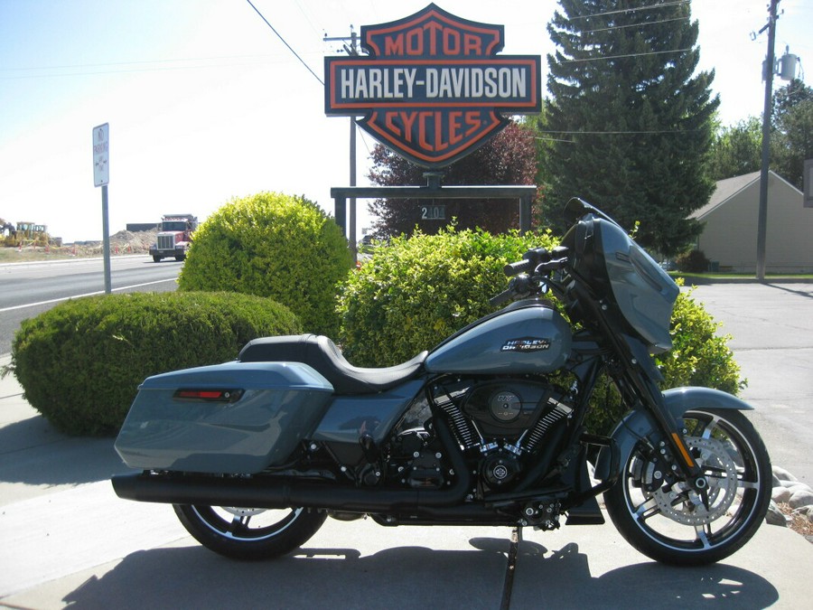 2024 Harley-Davidson Street Glide® Sharkskin Blue - Black Finish