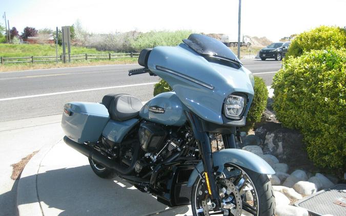 2024 Harley-Davidson Street Glide® Sharkskin Blue - Black Finish