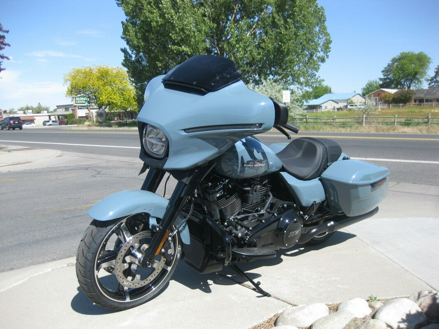 2024 Harley-Davidson Street Glide® Sharkskin Blue - Black Finish