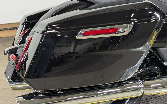 2025 Harley-Davidson Road Glide® Vivid Black Trim Chrome