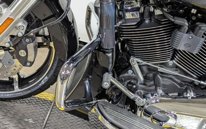 2025 Harley-Davidson Road Glide® Vivid Black Trim Chrome