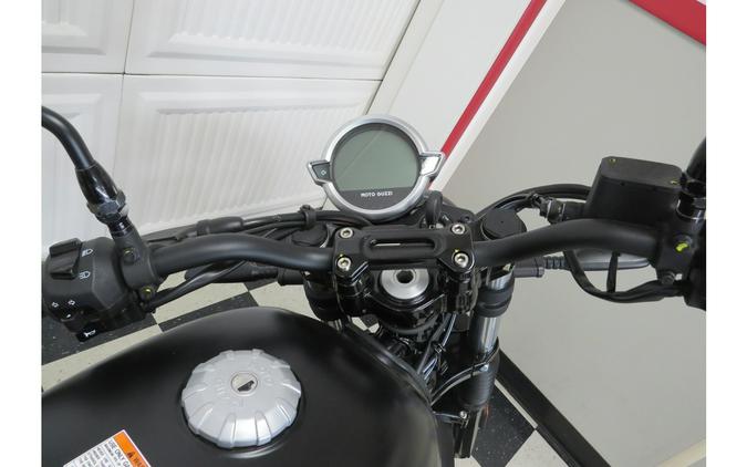 2023 Moto Guzzi V7 Stone