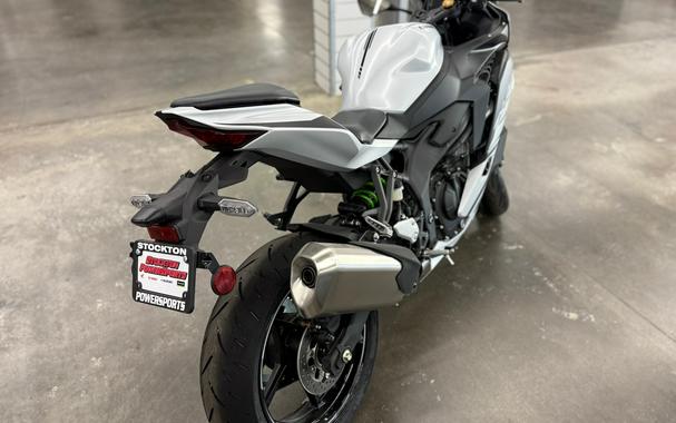 2025 Kawasaki NINJA ZX400