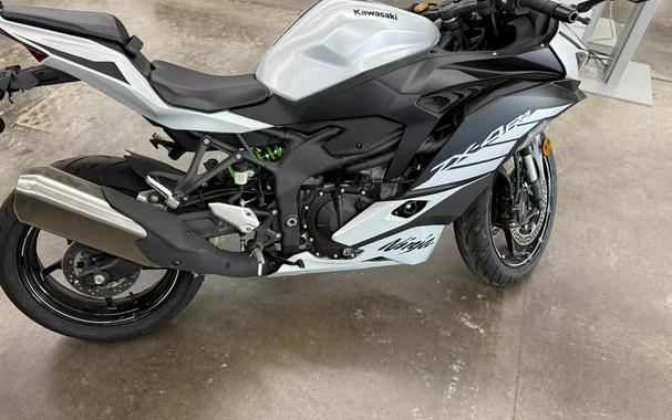 2025 Kawasaki NINJA ZX400