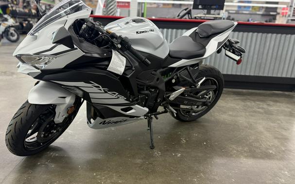 2025 Kawasaki NINJA ZX400
