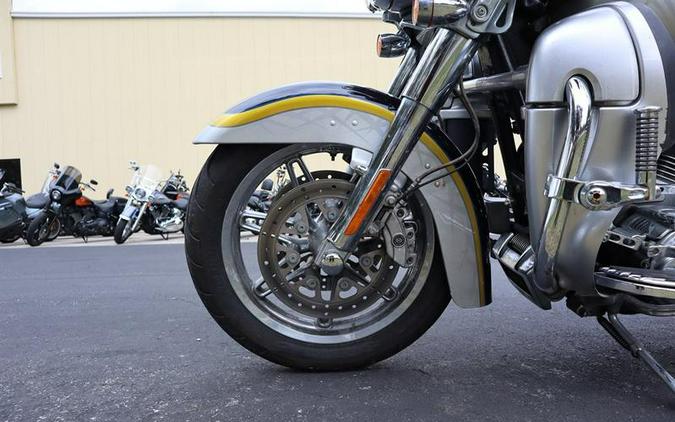 2012 Harley-Davidson® CVO Ultra Flhtcuse7