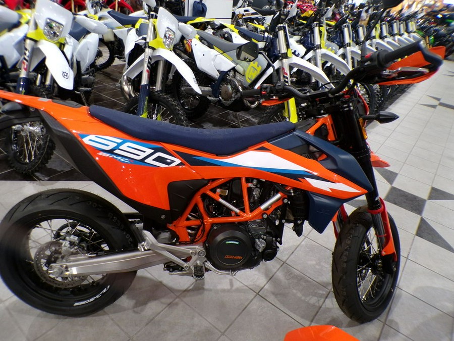 2024 KTM 690 SMC R