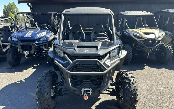 2023 Can-Am® Commander XT 700