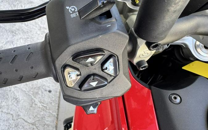 2023 Moto Guzzi V100 Mandello