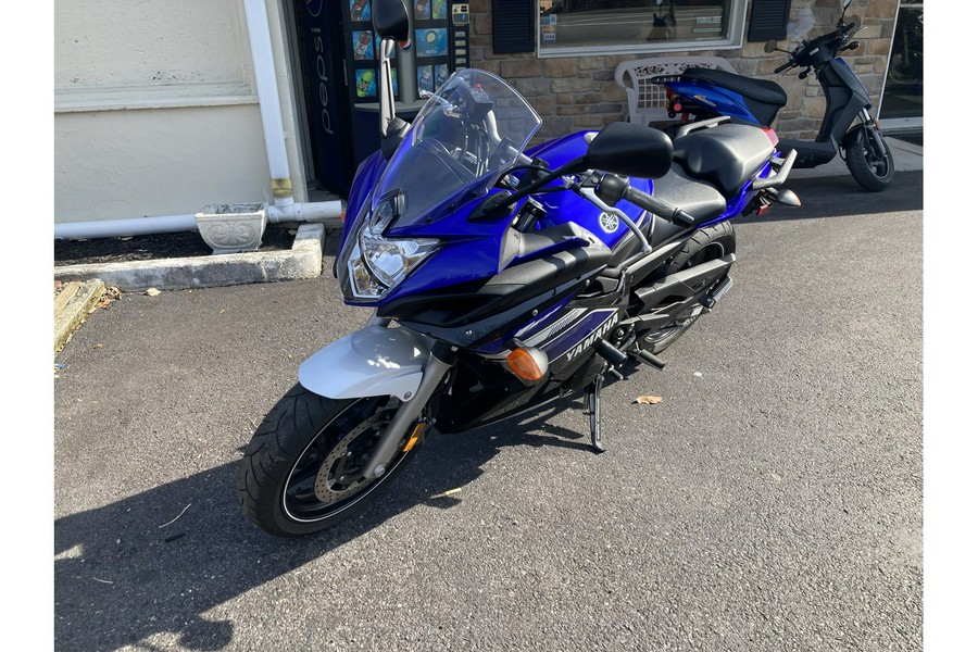 2013 Yamaha FZ6R - Team Yamaha Blue/White