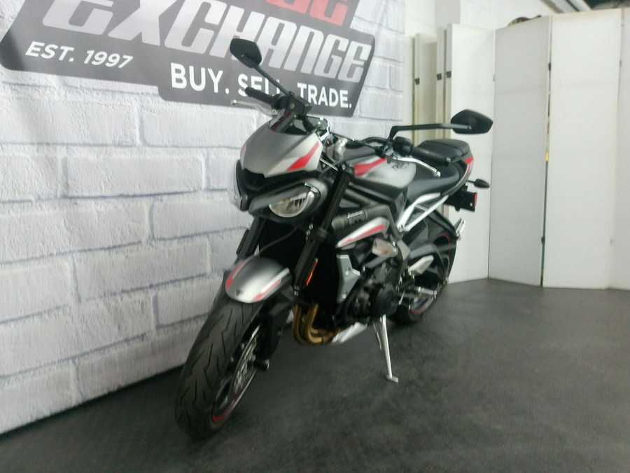 2022 Triumph Street Triple R Matte Silver Ice