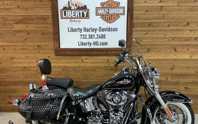 2013 Harley-Davidson® Heritage Softail® Classic Vivid Black FLSTC