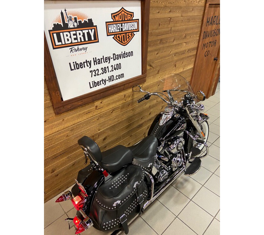 2013 Harley-Davidson® Heritage Softail® Classic Vivid Black FLSTC