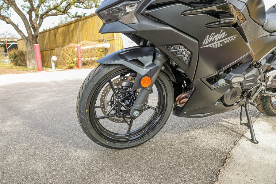 2026 KAWASAKI NINJA 500 BASE