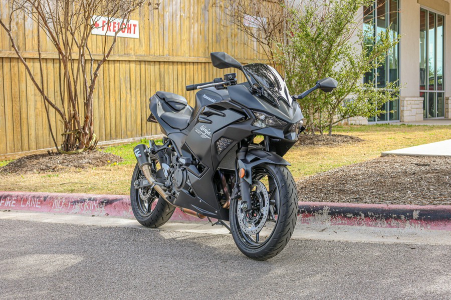 2026 KAWASAKI NINJA 500 BASE