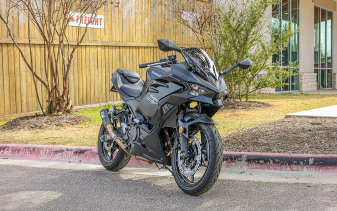 2026 KAWASAKI NINJA 500 BASE