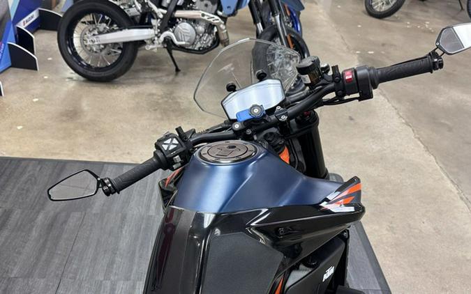 2023 KTM Duke 890 R