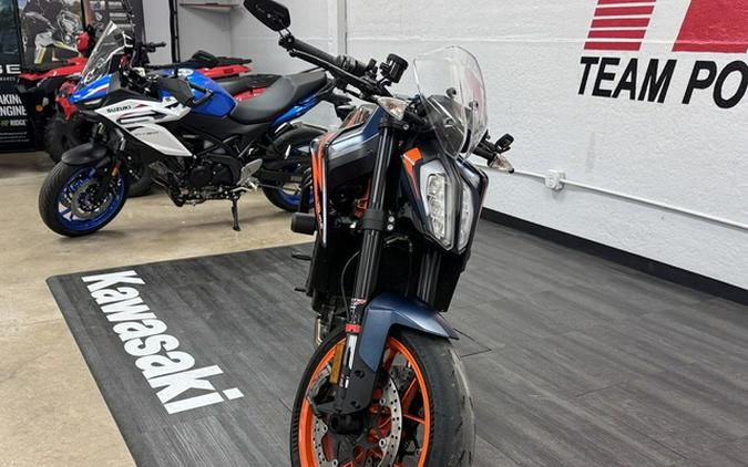 2023 KTM Duke 890 R