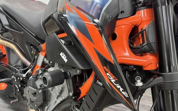2023 KTM Duke 890 R