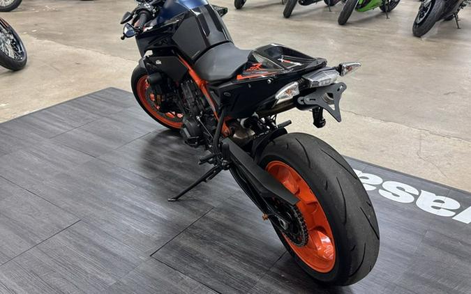 2023 KTM Duke 890 R