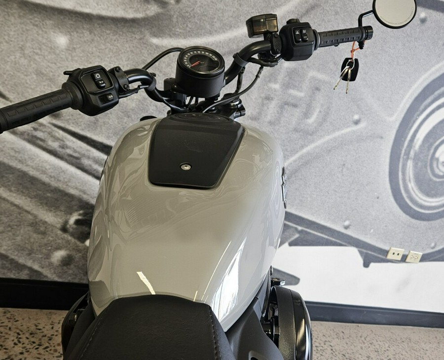 RH975 2025 Nightster