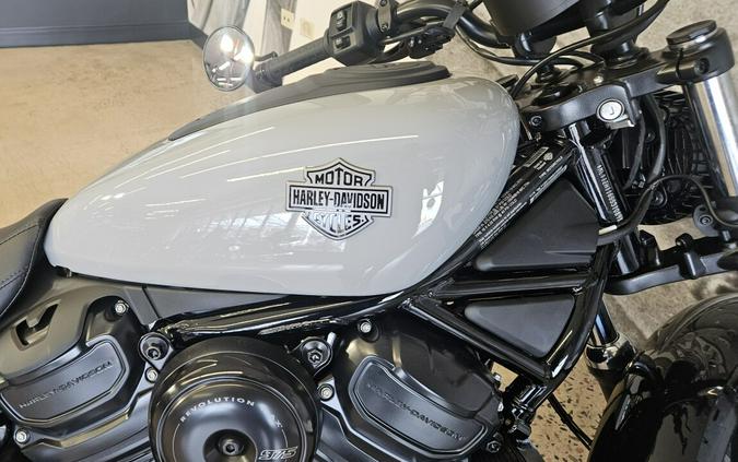 RH975 2025 Nightster