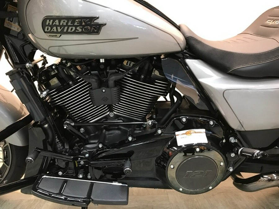2023 Harley-Davidson CVO™ Street Glide Dark Platinum w/Pinstripe FLHXSE
