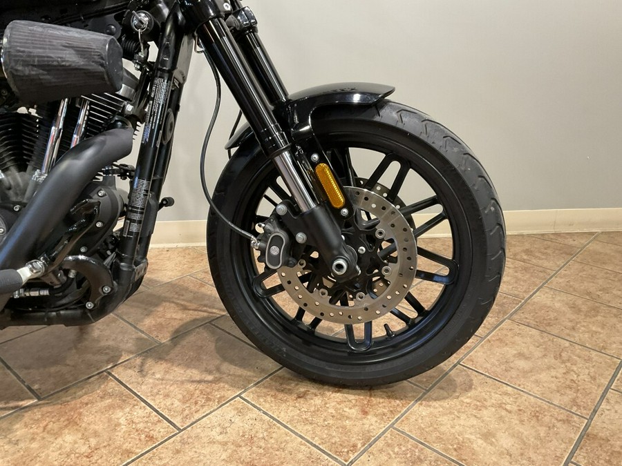 2016 Harley-Davidson® Roadster™ Two-Tone Billet Silver/Vivid Black & Burgundy Pinstripe XL1200CX