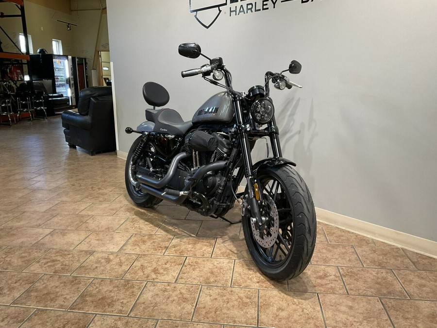 2016 Harley-Davidson® Roadster™ Two-Tone Billet Silver/Vivid Black & Burgundy Pinstripe XL1200CX