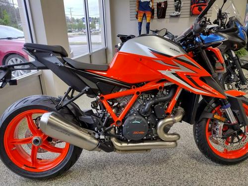 2022 KTM 1290 Super Duke R Evo Review [17 Track + Street Fast Facts]