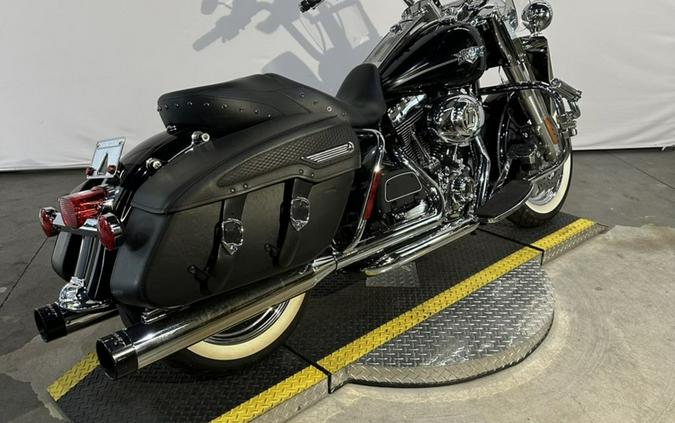 2011 Harley-Davidson® FLHRC - Road King® Classic