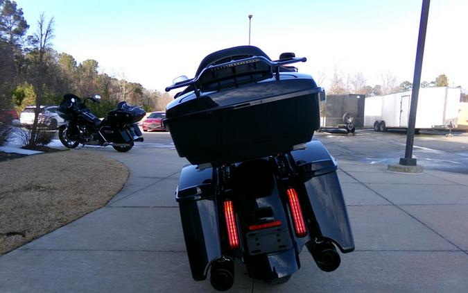 2017 Harley-Davidson® FLHXSE - CVO™ Street Glide®